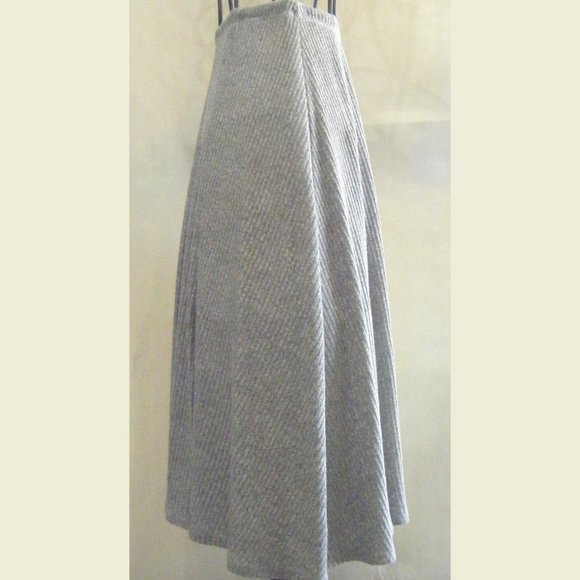 Heathered Gray Ribbed Knit A Line Skirt Size Small - Picture 2 of 6